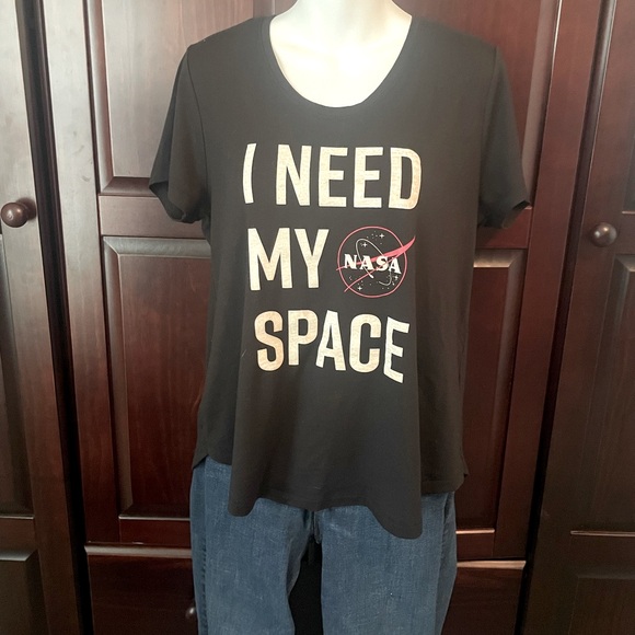 I Need My Space Graphic T-Shirt - Picture 1 of 8